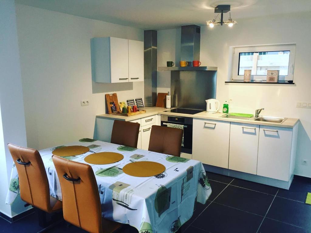 Appartement Duplex Pour 3-4 Personnes A Ciney Kültér fotó