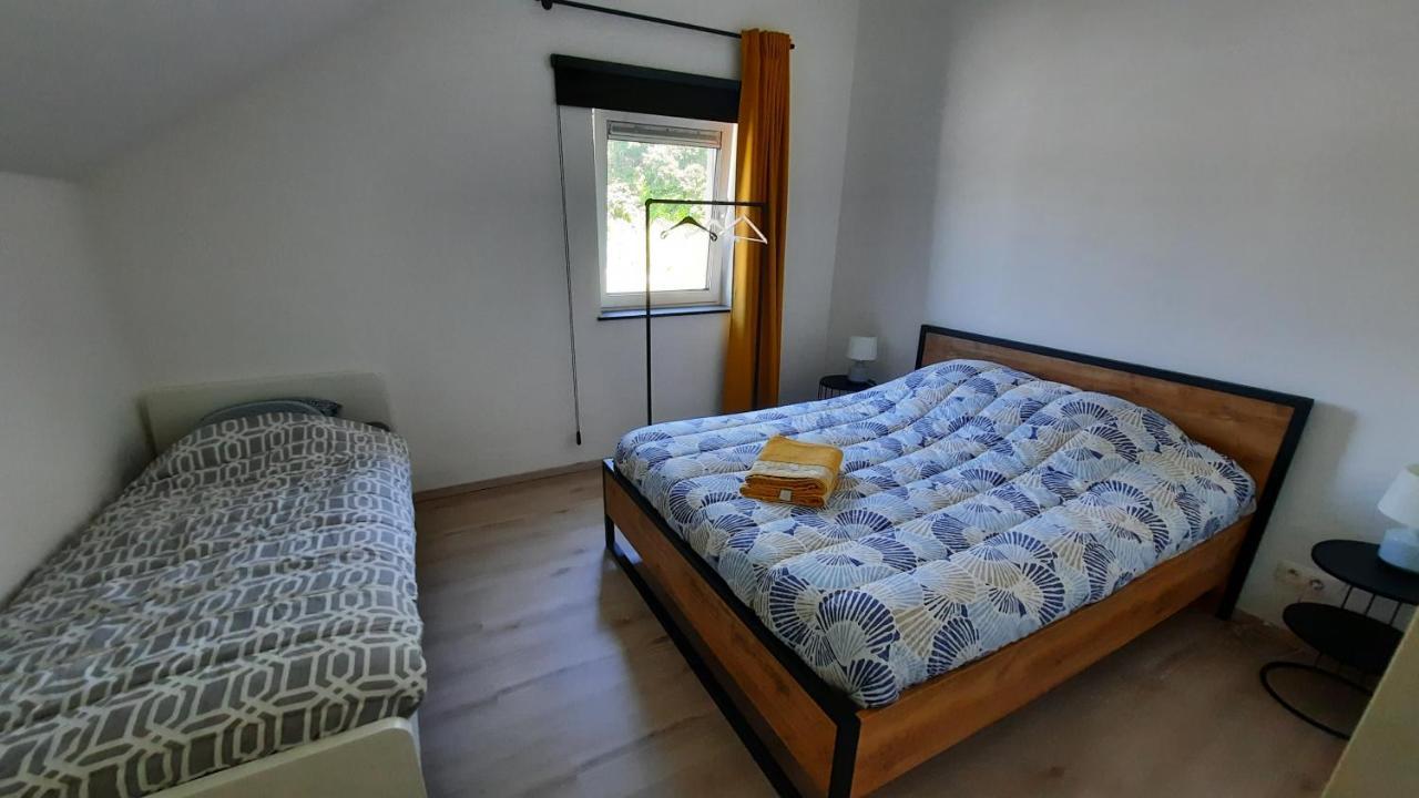 Appartement Duplex Pour 3-4 Personnes A Ciney Kültér fotó