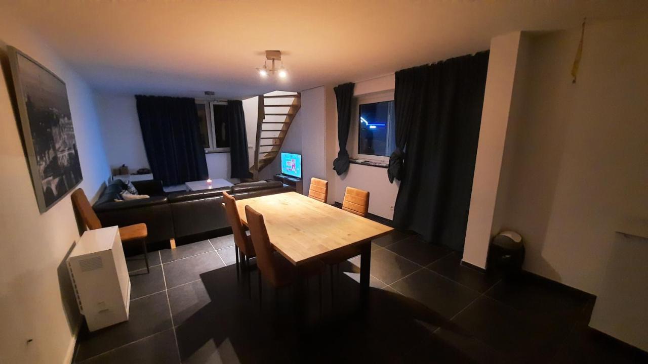 Appartement Duplex Pour 3-4 Personnes A Ciney Kültér fotó