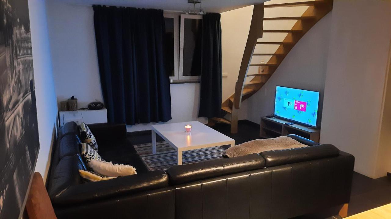 Appartement Duplex Pour 3-4 Personnes A Ciney Kültér fotó
